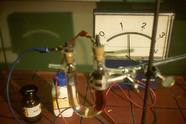 Zinkjodidelektrolyse1.jpg (45131 Byte)